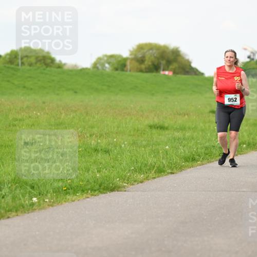 10.05.2026 - 8. Wedeler Halbmarathon Dr. Thomas Lammeyer http://msf.ph/oto/9698172 10.05.2026 11:31:59 Laufen 952 meine-sportfotos.de