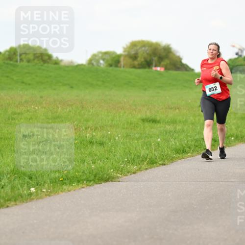 10.05.2026 - 8. Wedeler Halbmarathon Dr. Thomas Lammeyer http://msf.ph/oto/9698173 10.05.2026 11:31:59 Laufen 952 meine-sportfotos.de
