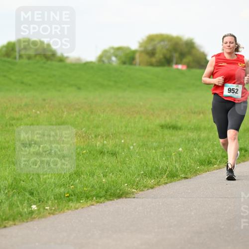 10.05.2026 - 8. Wedeler Halbmarathon Dr. Thomas Lammeyer http://msf.ph/oto/9698176 10.05.2026 11:31:59 Laufen 952 meine-sportfotos.de