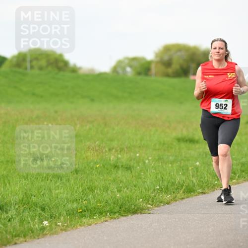 10.05.2026 - 8. Wedeler Halbmarathon Dr. Thomas Lammeyer http://msf.ph/oto/9698180 10.05.2026 11:32:00 Laufen 952 meine-sportfotos.de