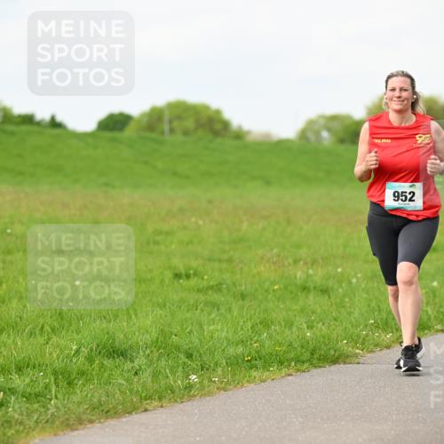 10.05.2026 - 8. Wedeler Halbmarathon Dr. Thomas Lammeyer http://msf.ph/oto/9698185 10.05.2026 11:32:01 Laufen 952 meine-sportfotos.de