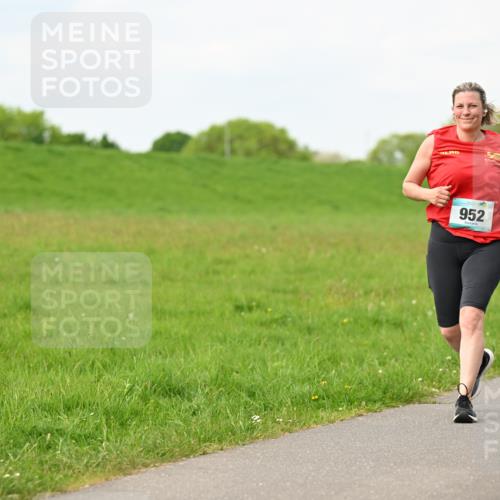 10.05.2026 - 8. Wedeler Halbmarathon Dr. Thomas Lammeyer http://msf.ph/oto/9698186 10.05.2026 11:32:01 Laufen 952 meine-sportfotos.de