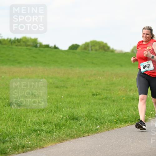 10.05.2026 - 8. Wedeler Halbmarathon Dr. Thomas Lammeyer http://msf.ph/oto/9698188 10.05.2026 11:32:01 Laufen 952 meine-sportfotos.de