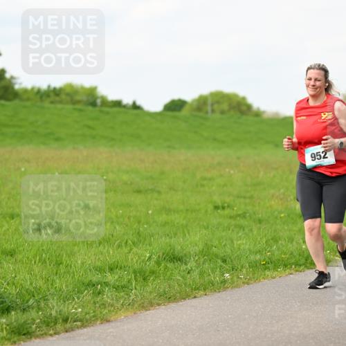 10.05.2026 - 8. Wedeler Halbmarathon Dr. Thomas Lammeyer http://msf.ph/oto/9698190 10.05.2026 11:32:01 Laufen 952 meine-sportfotos.de