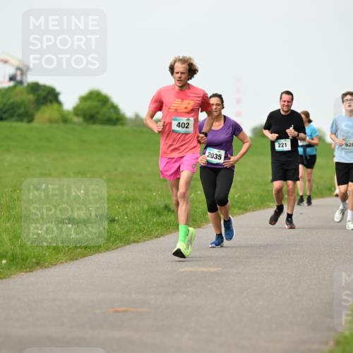 10.05.2026 - 8. Wedeler Halbmarathon Dr. Thomas Lammeyer http://msf.ph/oto/9698220 10.05.2026 11:32:12 Laufen 402, 628, 585, 221, 2035 meine-sportfotos.de