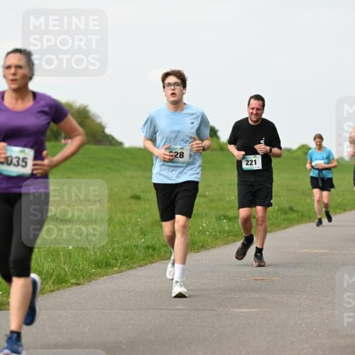 10.05.2026 - 8. Wedeler Halbmarathon Dr. Thomas Lammeyer http://msf.ph/oto/9698251 10.05.2026 11:32:18 Laufen 585, 221, 035 meine-sportfotos.de