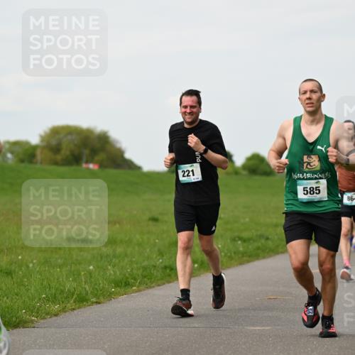 10.05.2026 - 8. Wedeler Halbmarathon Dr. Thomas Lammeyer http://msf.ph/oto/9698262 10.05.2026 11:32:19 Laufen 221, 585, 864 meine-sportfotos.de