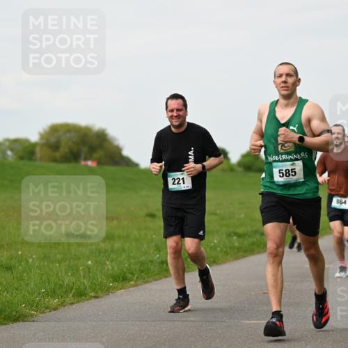 10.05.2026 - 8. Wedeler Halbmarathon Dr. Thomas Lammeyer http://msf.ph/oto/9698265 10.05.2026 11:32:20 Laufen 221, 585, 864 meine-sportfotos.de