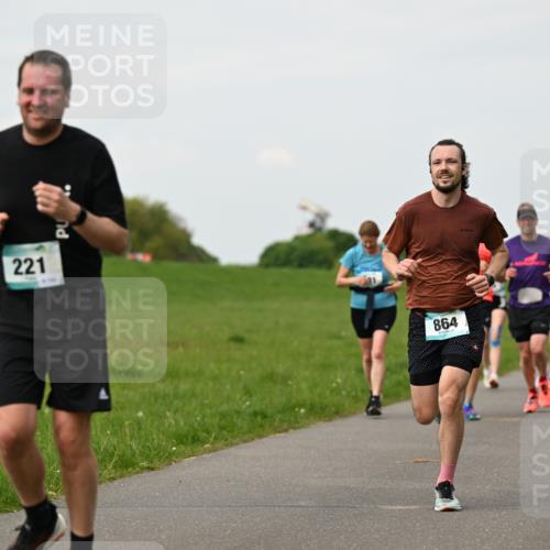 10.05.2026 - 8. Wedeler Halbmarathon Dr. Thomas Lammeyer http://msf.ph/oto/9698274 10.05.2026 11:32:21 Laufen 221, 864 meine-sportfotos.de