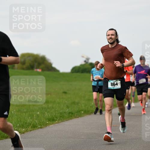 10.05.2026 - 8. Wedeler Halbmarathon Dr. Thomas Lammeyer http://msf.ph/oto/9698276 10.05.2026 11:32:22 Laufen 221, 864 meine-sportfotos.de