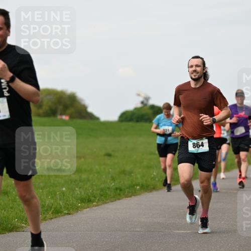 10.05.2026 - 8. Wedeler Halbmarathon Dr. Thomas Lammeyer http://msf.ph/oto/9698277 10.05.2026 11:32:22 Laufen 221, 864 meine-sportfotos.de