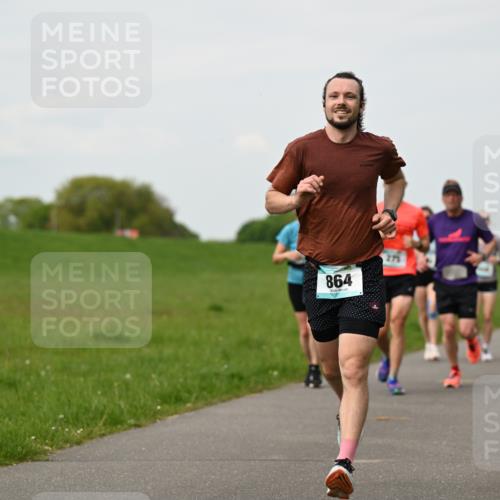 10.05.2026 - 8. Wedeler Halbmarathon Dr. Thomas Lammeyer http://msf.ph/oto/9698279 10.05.2026 11:32:22 Laufen 864 meine-sportfotos.de