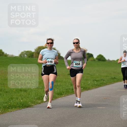 10.05.2026 - 8. Wedeler Halbmarathon Dr. Thomas Lammeyer http://msf.ph/oto/9698308 10.05.2026 11:32:27 Laufen 649, 650, 593 meine-sportfotos.de