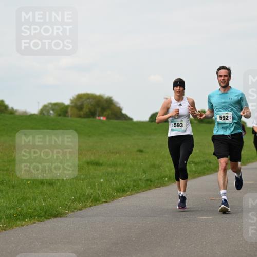 10.05.2026 - 8. Wedeler Halbmarathon Dr. Thomas Lammeyer http://msf.ph/oto/9698327 10.05.2026 11:32:30 Laufen 593, 592, 2011 meine-sportfotos.de