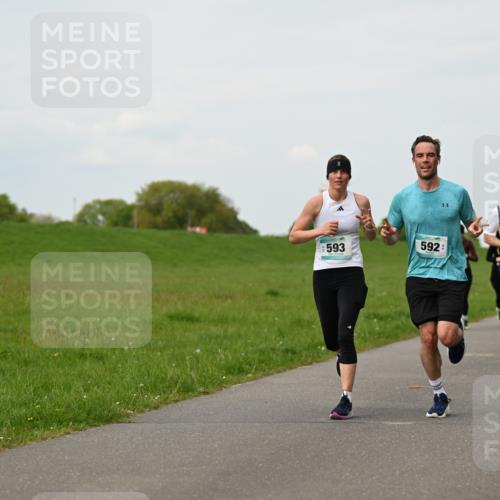 10.05.2026 - 8. Wedeler Halbmarathon Dr. Thomas Lammeyer http://msf.ph/oto/9698328 10.05.2026 11:32:30 Laufen 593, 592 meine-sportfotos.de