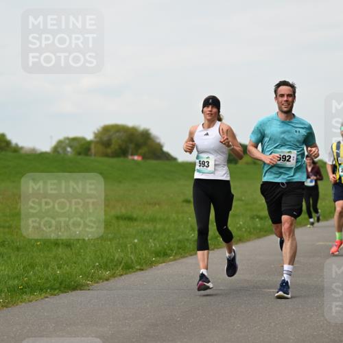 10.05.2026 - 8. Wedeler Halbmarathon Dr. Thomas Lammeyer http://msf.ph/oto/9698330 10.05.2026 11:32:30 Laufen 592, 593, 2011 meine-sportfotos.de