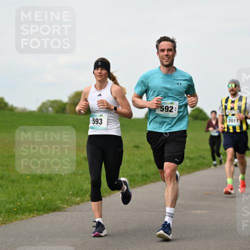 10.05.2026 - 8. Wedeler Halbmarathon Dr. Thomas Lammeyer http://msf.ph/oto/9698334 10.05.2026 11:32:31 Laufen 593, 592, 2011 meine-sportfotos.de