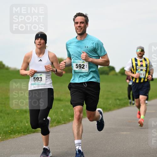 10.05.2026 - 8. Wedeler Halbmarathon Dr. Thomas Lammeyer http://msf.ph/oto/9698337 10.05.2026 11:32:32 Laufen 593, 592 meine-sportfotos.de