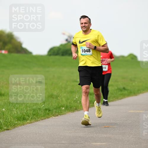 10.05.2026 - 8. Wedeler Halbmarathon Dr. Thomas Lammeyer http://msf.ph/oto/9698401 10.05.2026 11:32:49 Laufen 1048 meine-sportfotos.de