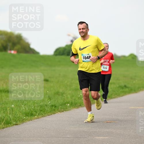 10.05.2026 - 8. Wedeler Halbmarathon Dr. Thomas Lammeyer http://msf.ph/oto/9698402 10.05.2026 11:32:49 Laufen 1048, 849 meine-sportfotos.de