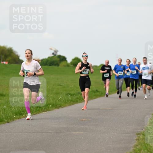 10.05.2026 - 8. Wedeler Halbmarathon Dr. Thomas Lammeyer http://msf.ph/oto/9698539 10.05.2026 11:33:29 Laufen 223 meine-sportfotos.de