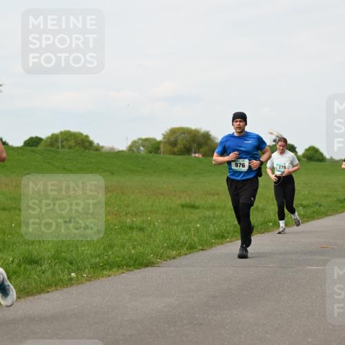 10.05.2026 - 8. Wedeler Halbmarathon Dr. Thomas Lammeyer http://msf.ph/oto/9698635 10.05.2026 11:33:46 Laufen 703, 976, 778 meine-sportfotos.de