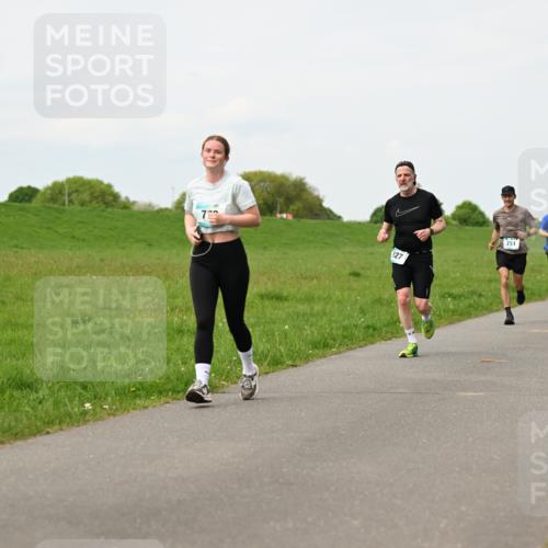 10.05.2026 - 8. Wedeler Halbmarathon Dr. Thomas Lammeyer http://msf.ph/oto/9698654 10.05.2026 11:33:49 Laufen 127, 2213, 2214, 751 meine-sportfotos.de