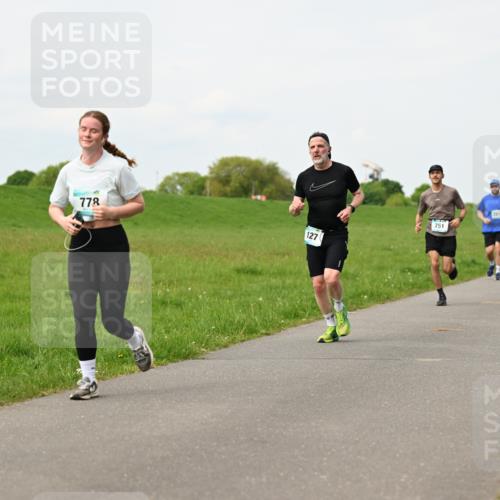 10.05.2026 - 8. Wedeler Halbmarathon Dr. Thomas Lammeyer http://msf.ph/oto/9698660 10.05.2026 11:33:50 Laufen 778, 127, 751, 2213 meine-sportfotos.de