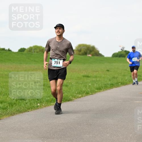 10.05.2026 - 8. Wedeler Halbmarathon Dr. Thomas Lammeyer http://msf.ph/oto/9698678 10.05.2026 11:33:53 Laufen 751 meine-sportfotos.de