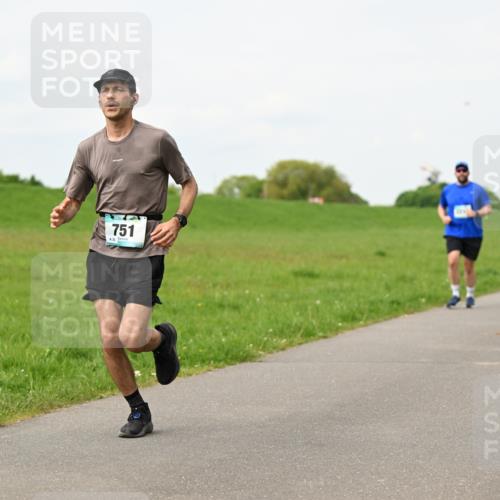 10.05.2026 - 8. Wedeler Halbmarathon Dr. Thomas Lammeyer http://msf.ph/oto/9698684 10.05.2026 11:33:54 Laufen 751 meine-sportfotos.de