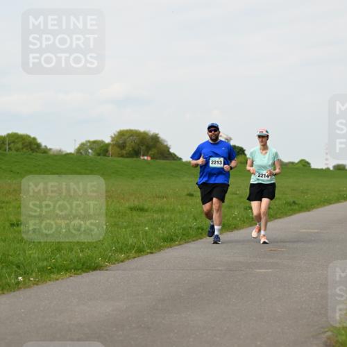 10.05.2026 - 8. Wedeler Halbmarathon Dr. Thomas Lammeyer http://msf.ph/oto/9698688 10.05.2026 11:33:55 Laufen 2213, 2214 meine-sportfotos.de