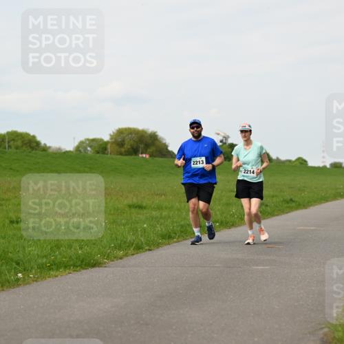 10.05.2026 - 8. Wedeler Halbmarathon Dr. Thomas Lammeyer http://msf.ph/oto/9698691 10.05.2026 11:33:55 Laufen 2213, 2214 meine-sportfotos.de