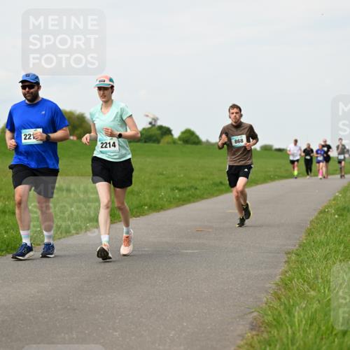 10.05.2026 - 8. Wedeler Halbmarathon Dr. Thomas Lammeyer http://msf.ph/oto/9698695 10.05.2026 11:33:57 Laufen 221, 2214, 868 meine-sportfotos.de