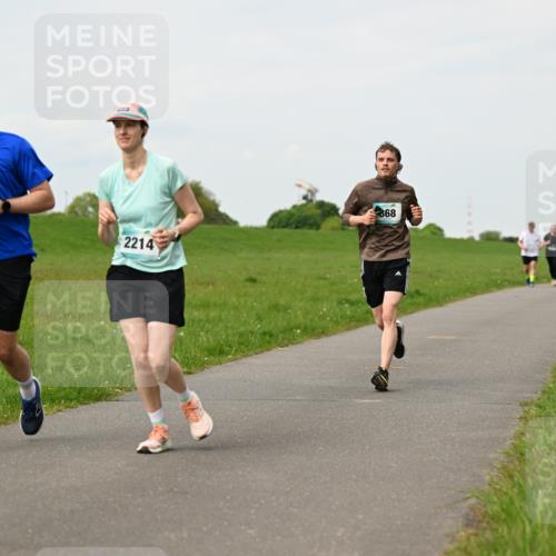 10.05.2026 - 8. Wedeler Halbmarathon Dr. Thomas Lammeyer http://msf.ph/oto/9698699 10.05.2026 11:33:58 Laufen 2212, 2214, 868 meine-sportfotos.de