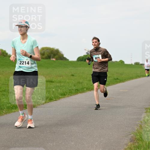 10.05.2026 - 8. Wedeler Halbmarathon Dr. Thomas Lammeyer http://msf.ph/oto/9698702 10.05.2026 11:33:59 Laufen 2213, 2214, 868 meine-sportfotos.de