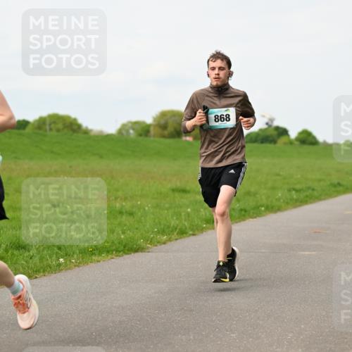 10.05.2026 - 8. Wedeler Halbmarathon Dr. Thomas Lammeyer http://msf.ph/oto/9698710 10.05.2026 11:34:00 Laufen 2214, 868 meine-sportfotos.de