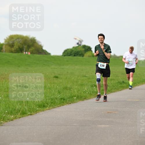 10.05.2026 - 8. Wedeler Halbmarathon Dr. Thomas Lammeyer http://msf.ph/oto/9698714 10.05.2026 11:34:07 Laufen 239, 2033, 2032, 460 meine-sportfotos.de