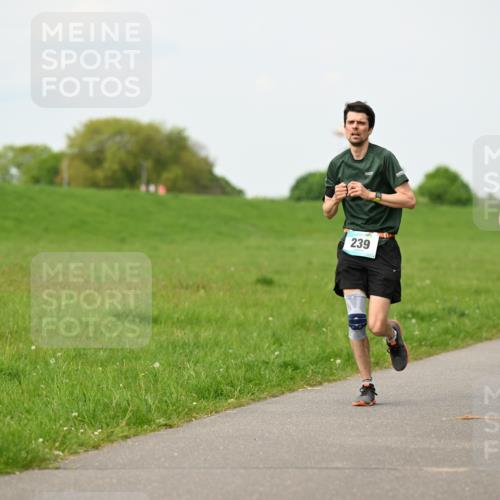 10.05.2026 - 8. Wedeler Halbmarathon Dr. Thomas Lammeyer http://msf.ph/oto/9698722 10.05.2026 11:34:08 Laufen 239, 2032 meine-sportfotos.de