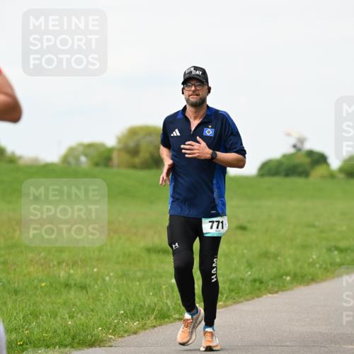 10.05.2026 - 8. Wedeler Halbmarathon Dr. Thomas Lammeyer http://msf.ph/oto/9698784 10.05.2026 11:34:25 Laufen 906, 771 meine-sportfotos.de