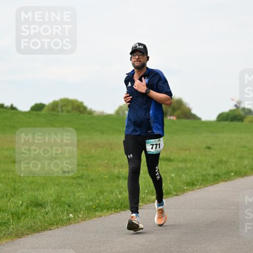 10.05.2026 - 8. Wedeler Halbmarathon Dr. Thomas Lammeyer http://msf.ph/oto/9698789 10.05.2026 11:34:26 Laufen 771 meine-sportfotos.de