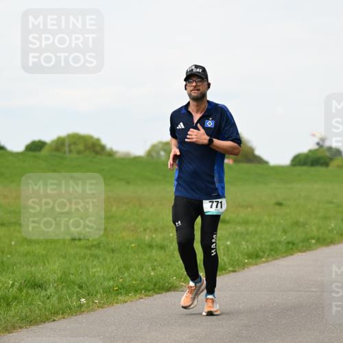 10.05.2026 - 8. Wedeler Halbmarathon Dr. Thomas Lammeyer http://msf.ph/oto/9698790 10.05.2026 11:34:26 Laufen 771 meine-sportfotos.de