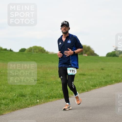 10.05.2026 - 8. Wedeler Halbmarathon Dr. Thomas Lammeyer http://msf.ph/oto/9698791 10.05.2026 11:34:26 Laufen 771 meine-sportfotos.de