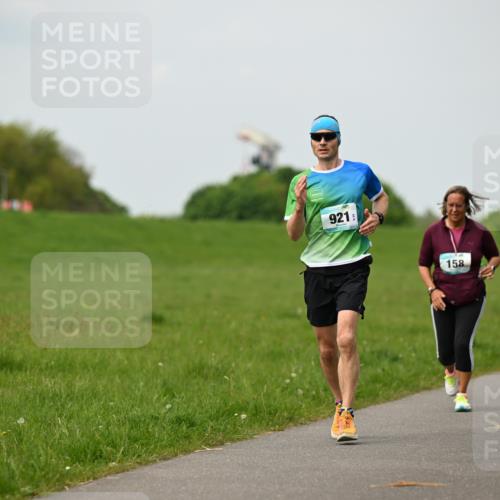 10.05.2026 - 8. Wedeler Halbmarathon Dr. Thomas Lammeyer http://msf.ph/oto/9698794 10.05.2026 11:34:33 Laufen 921, 158 meine-sportfotos.de
