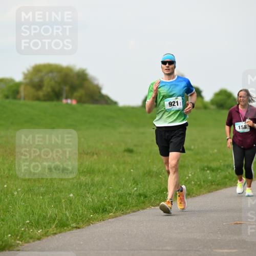 10.05.2026 - 8. Wedeler Halbmarathon Dr. Thomas Lammeyer http://msf.ph/oto/9698800 10.05.2026 11:34:34 Laufen 921, 158 meine-sportfotos.de