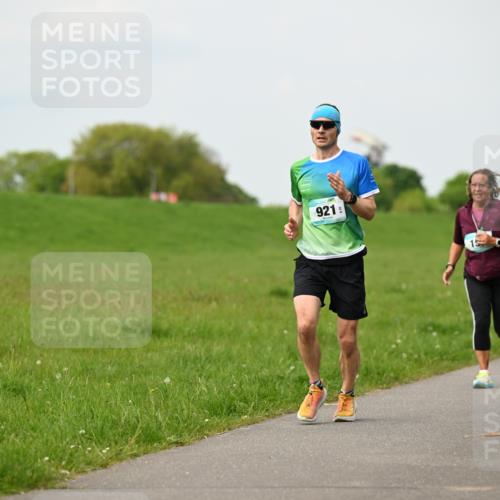 10.05.2026 - 8. Wedeler Halbmarathon Dr. Thomas Lammeyer http://msf.ph/oto/9698802 10.05.2026 11:34:34 Laufen 921 meine-sportfotos.de