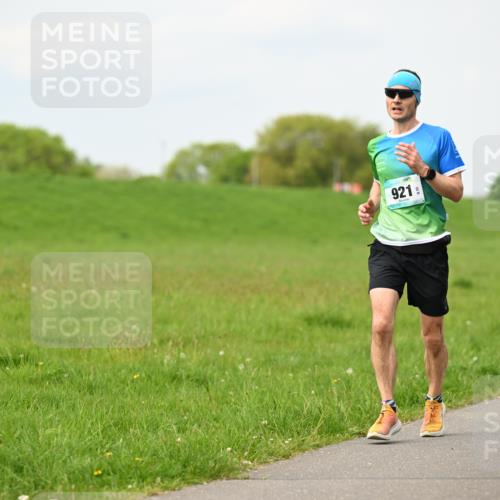 10.05.2026 - 8. Wedeler Halbmarathon Dr. Thomas Lammeyer http://msf.ph/oto/9698808 10.05.2026 11:34:35 Laufen 921, 158 meine-sportfotos.de