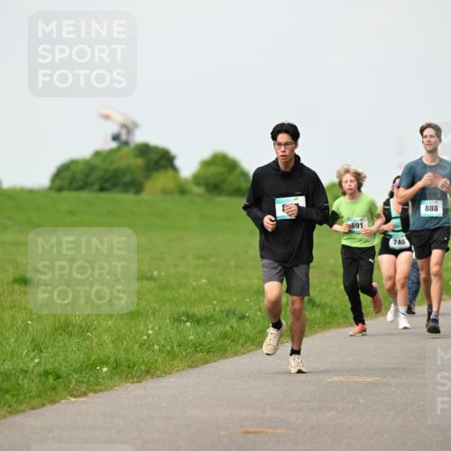 10.05.2026 - 8. Wedeler Halbmarathon Dr. Thomas Lammeyer http://msf.ph/oto/9698852 10.05.2026 11:35:01 Laufen 891, 740, 888 meine-sportfotos.de