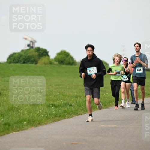 10.05.2026 - 8. Wedeler Halbmarathon Dr. Thomas Lammeyer http://msf.ph/oto/9698853 10.05.2026 11:35:00 Laufen 877, 891, 740, 888 meine-sportfotos.de