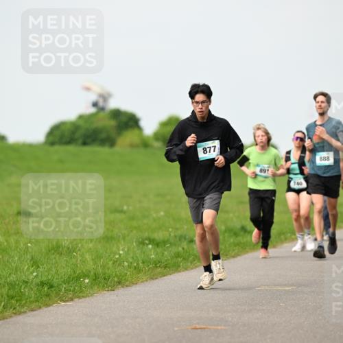 10.05.2026 - 8. Wedeler Halbmarathon Dr. Thomas Lammeyer http://msf.ph/oto/9698856 10.05.2026 11:35:01 Laufen 877, 891, 740, 888 meine-sportfotos.de
