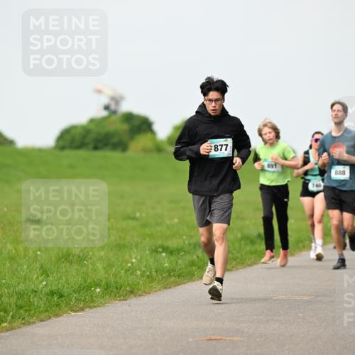 10.05.2026 - 8. Wedeler Halbmarathon Dr. Thomas Lammeyer http://msf.ph/oto/9698857 10.05.2026 11:35:01 Laufen 877, 888 meine-sportfotos.de